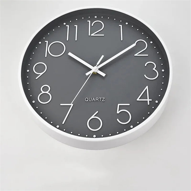 Round Wall Clock Black White 11